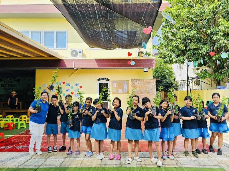 EFI Academy Kỷ Niệm Ngày Trái Đất Với Những Kỳ Quan Tái Chế!